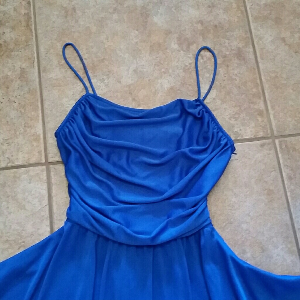 Stunning full length dress - Picture 2 of 8
